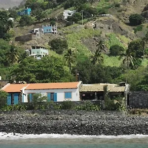 casa-praia-tarrafal-de-monte-trigo.cape-verdehotels.com/